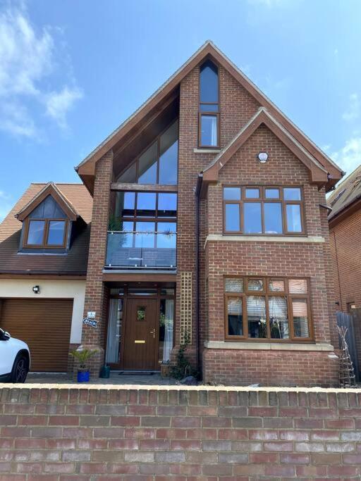 Stylish Contemporary Seaside Holiday Home With 5 Bedrooms, Sea View, Parking And Ev Point 헌베이 외부 사진